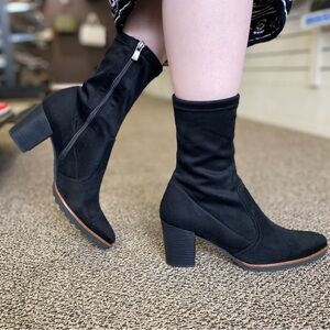 Dorking sued boots size 37